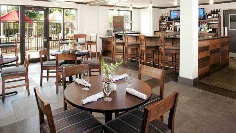 Four Points By Sheraton Fort Myers Airport Exterior photo