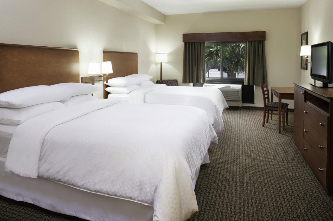 Four Points By Sheraton Fort Myers Airport Exterior photo